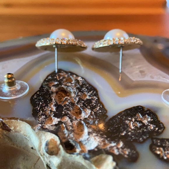 Do not share its relisting Pearl & rhinestone Gold statement earrings GUC 1” - Picture 8 of 15